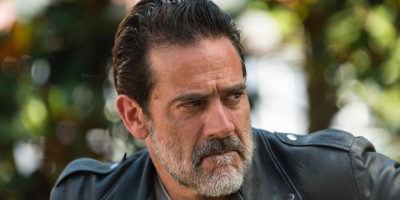 jeffrey-dean-morgan-n-the-walking-dead-season-7-episode-4